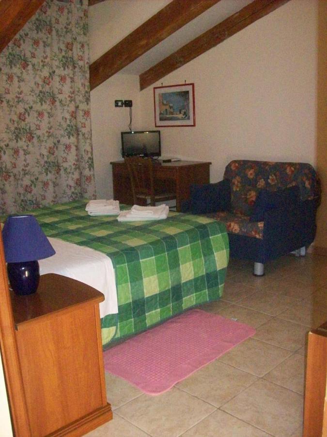 Hotel La Pineta à Albenga Extérieur photo