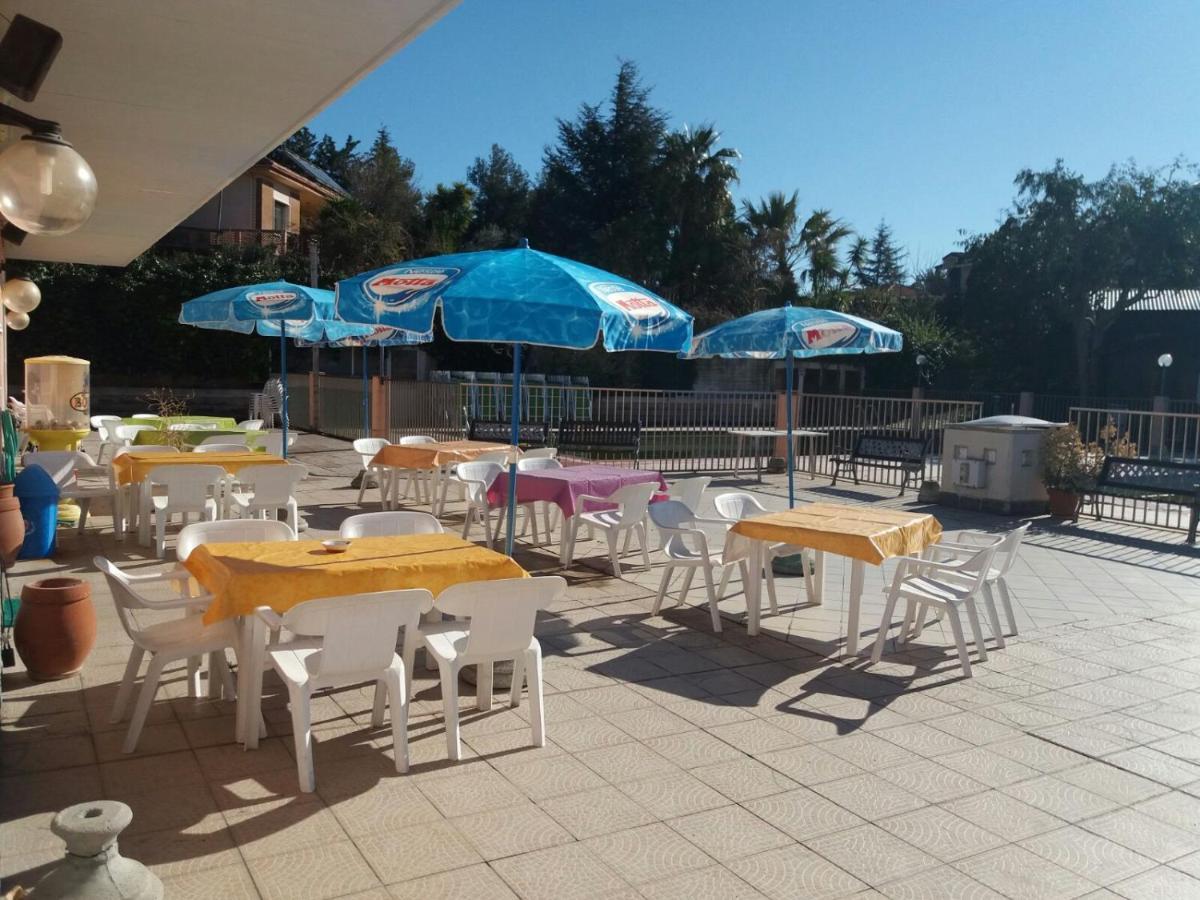 Hotel La Pineta à Albenga Extérieur photo