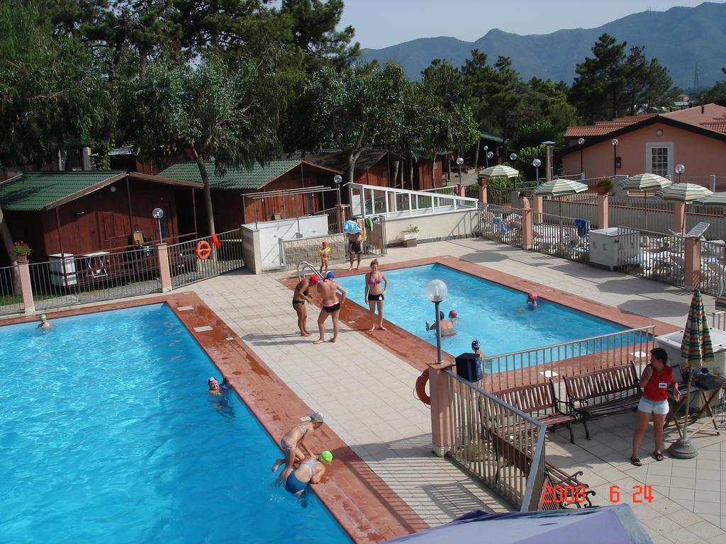 Hotel La Pineta à Albenga Extérieur photo