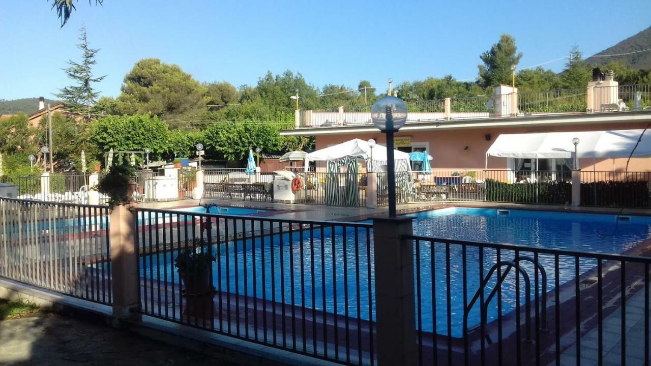 Hotel La Pineta à Albenga Extérieur photo
