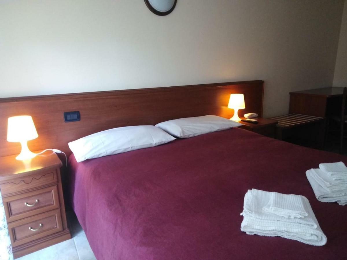 Hotel La Pineta à Albenga Extérieur photo